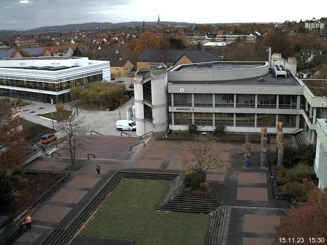 Foto der Webcam: Verwaltungsgebäude, Innenhof mit Audimax, Hörsaal-Gebäude 1