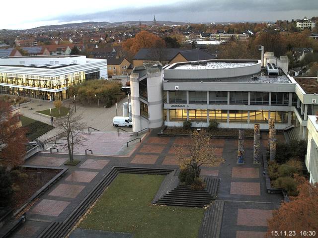 Foto der Webcam: Verwaltungsgebäude, Innenhof mit Audimax, Hörsaal-Gebäude 1