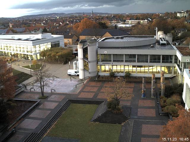 Foto der Webcam: Verwaltungsgebäude, Innenhof mit Audimax, Hörsaal-Gebäude 1