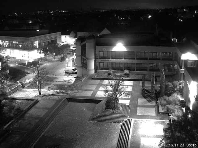 Foto der Webcam: Verwaltungsgebäude, Innenhof mit Audimax, Hörsaal-Gebäude 1