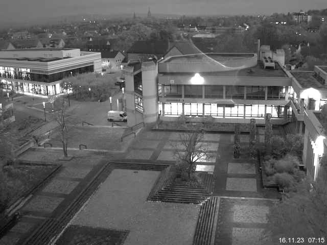 Foto der Webcam: Verwaltungsgebäude, Innenhof mit Audimax, Hörsaal-Gebäude 1