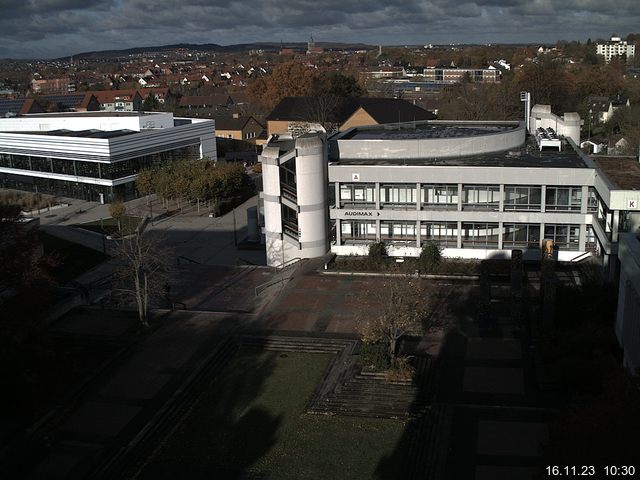 Foto der Webcam: Verwaltungsgebäude, Innenhof mit Audimax, Hörsaal-Gebäude 1