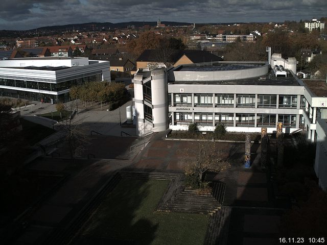 Foto der Webcam: Verwaltungsgebäude, Innenhof mit Audimax, Hörsaal-Gebäude 1