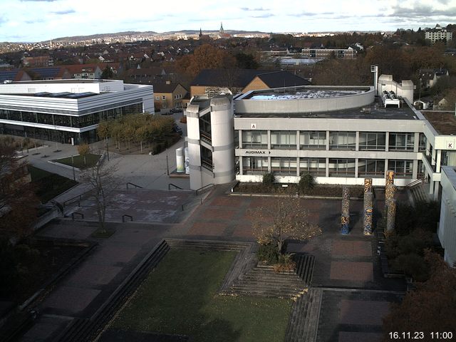 Foto der Webcam: Verwaltungsgebäude, Innenhof mit Audimax, Hörsaal-Gebäude 1