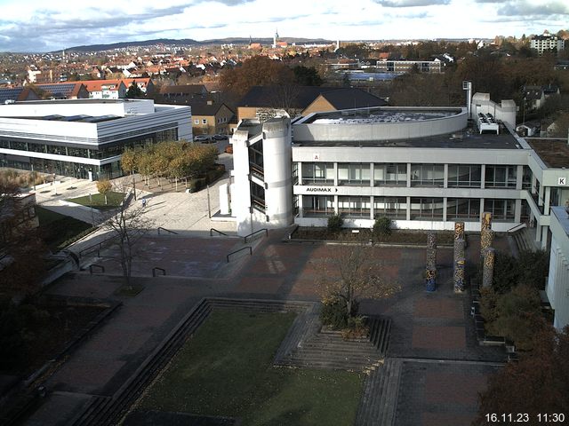 Foto der Webcam: Verwaltungsgebäude, Innenhof mit Audimax, Hörsaal-Gebäude 1