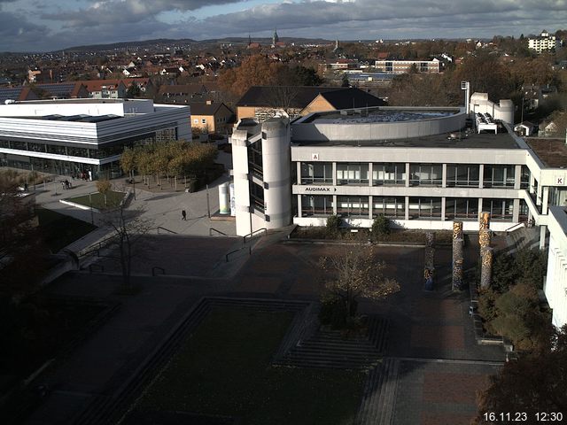 Foto der Webcam: Verwaltungsgebäude, Innenhof mit Audimax, Hörsaal-Gebäude 1