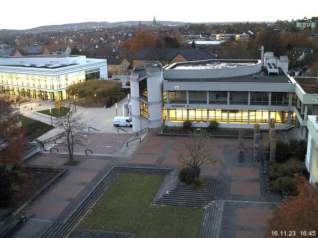 Foto der Webcam: Verwaltungsgebäude, Innenhof mit Audimax, Hörsaal-Gebäude 1