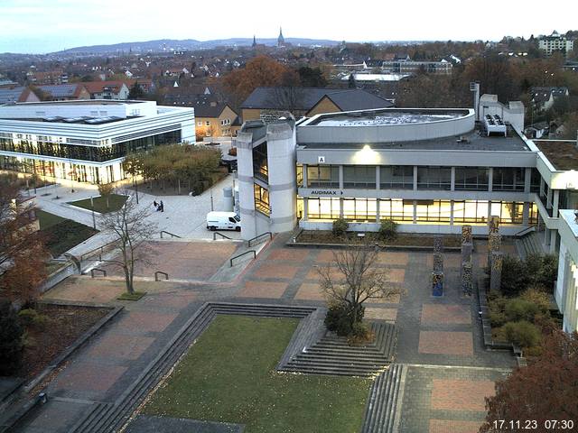 Foto der Webcam: Verwaltungsgebäude, Innenhof mit Audimax, Hörsaal-Gebäude 1