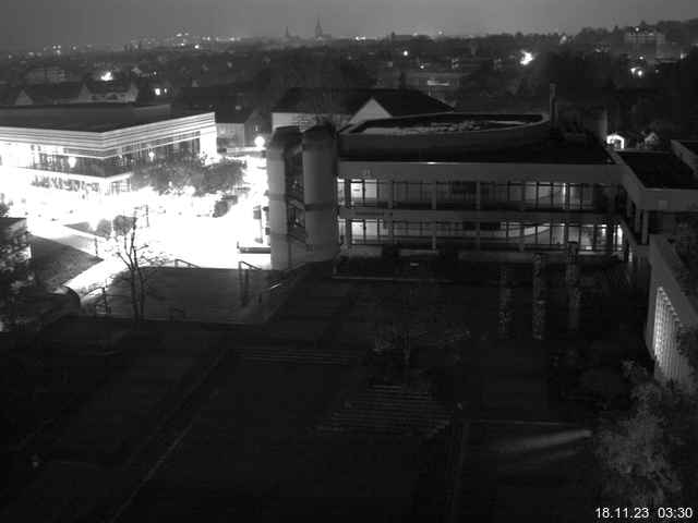 Foto der Webcam: Verwaltungsgebäude, Innenhof mit Audimax, Hörsaal-Gebäude 1