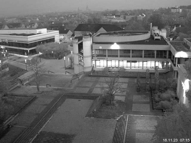 Foto der Webcam: Verwaltungsgebäude, Innenhof mit Audimax, Hörsaal-Gebäude 1