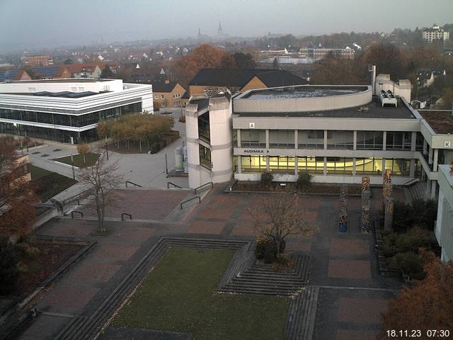 Foto der Webcam: Verwaltungsgebäude, Innenhof mit Audimax, Hörsaal-Gebäude 1