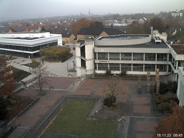 Foto der Webcam: Verwaltungsgebäude, Innenhof mit Audimax, Hörsaal-Gebäude 1