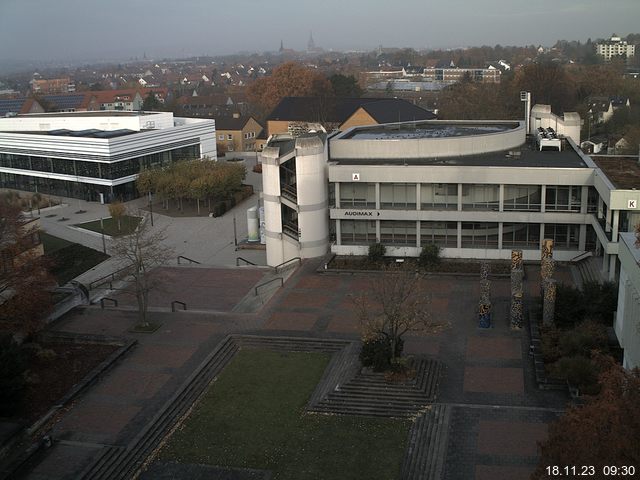 Foto der Webcam: Verwaltungsgebäude, Innenhof mit Audimax, Hörsaal-Gebäude 1