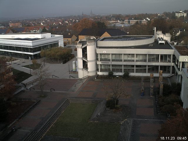 Foto der Webcam: Verwaltungsgebäude, Innenhof mit Audimax, Hörsaal-Gebäude 1