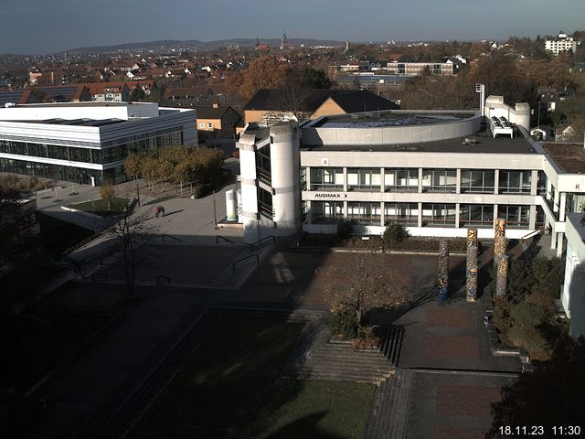 Foto der Webcam: Verwaltungsgebäude, Innenhof mit Audimax, Hörsaal-Gebäude 1