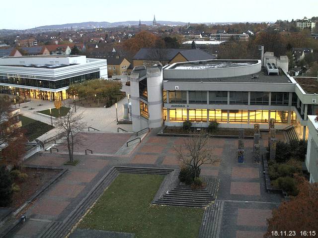 Foto der Webcam: Verwaltungsgebäude, Innenhof mit Audimax, Hörsaal-Gebäude 1