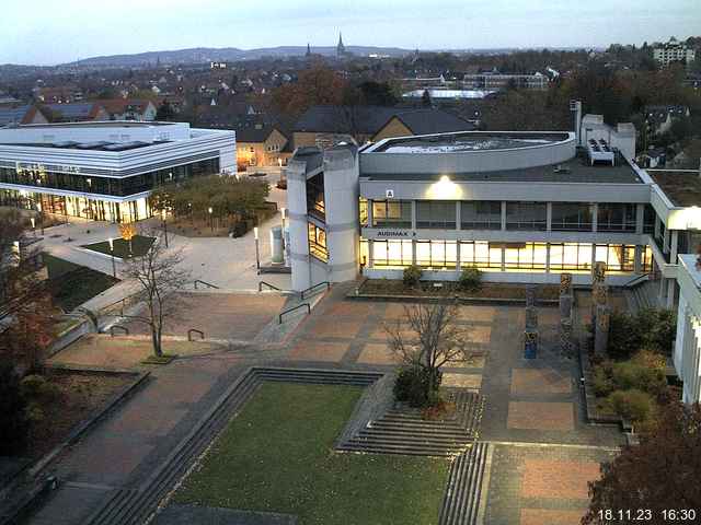 Foto der Webcam: Verwaltungsgebäude, Innenhof mit Audimax, Hörsaal-Gebäude 1