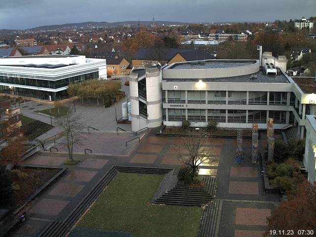 Foto der Webcam: Verwaltungsgebäude, Innenhof mit Audimax, Hörsaal-Gebäude 1