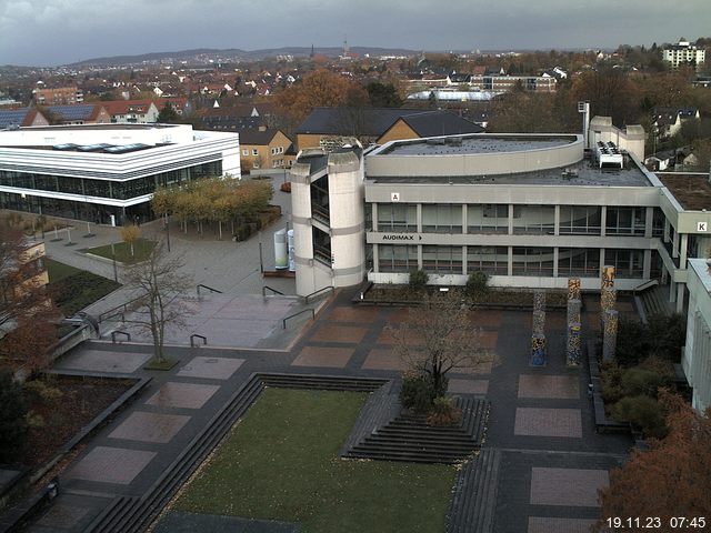 Foto der Webcam: Verwaltungsgebäude, Innenhof mit Audimax, Hörsaal-Gebäude 1