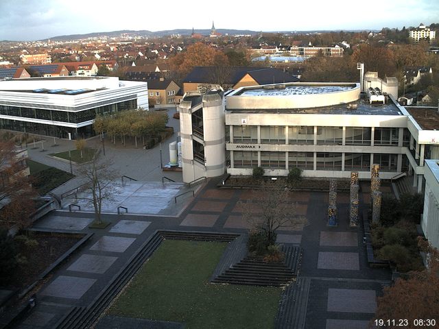 Foto der Webcam: Verwaltungsgebäude, Innenhof mit Audimax, Hörsaal-Gebäude 1