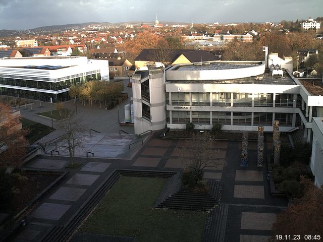 Foto der Webcam: Verwaltungsgebäude, Innenhof mit Audimax, Hörsaal-Gebäude 1