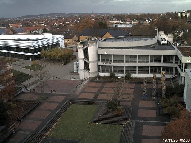 Foto der Webcam: Verwaltungsgebäude, Innenhof mit Audimax, Hörsaal-Gebäude 1