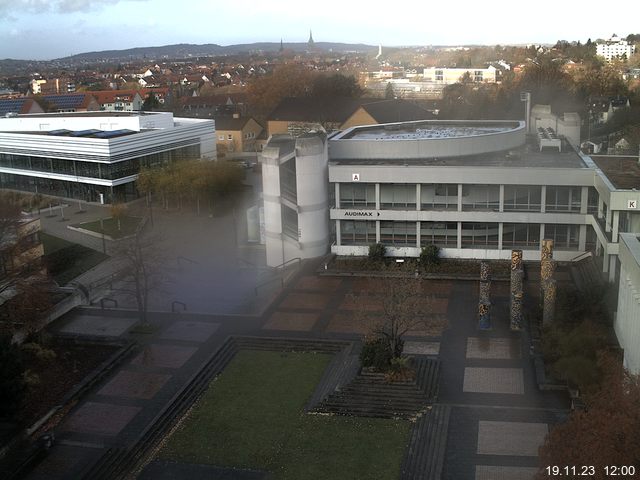 Foto der Webcam: Verwaltungsgebäude, Innenhof mit Audimax, Hörsaal-Gebäude 1