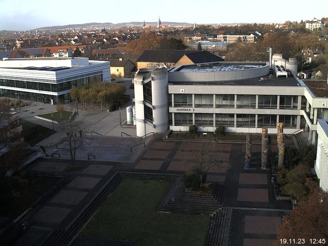 Foto der Webcam: Verwaltungsgebäude, Innenhof mit Audimax, Hörsaal-Gebäude 1