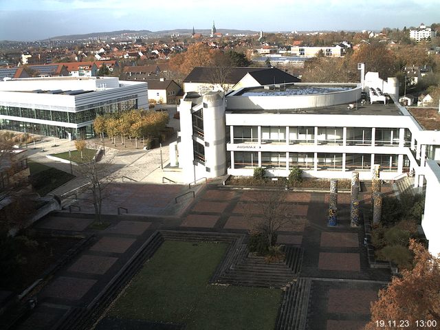 Foto der Webcam: Verwaltungsgebäude, Innenhof mit Audimax, Hörsaal-Gebäude 1