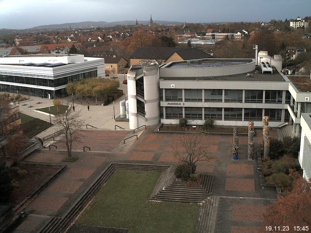 Foto der Webcam: Verwaltungsgebäude, Innenhof mit Audimax, Hörsaal-Gebäude 1