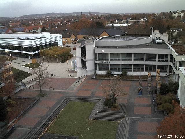 Foto der Webcam: Verwaltungsgebäude, Innenhof mit Audimax, Hörsaal-Gebäude 1