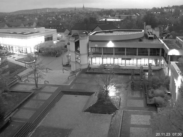 Foto der Webcam: Verwaltungsgebäude, Innenhof mit Audimax, Hörsaal-Gebäude 1