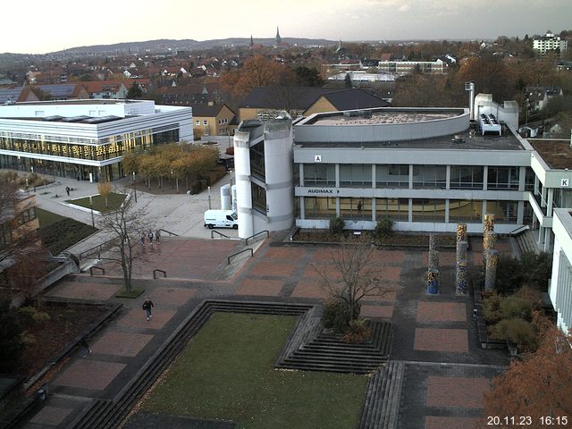 Foto der Webcam: Verwaltungsgebäude, Innenhof mit Audimax, Hörsaal-Gebäude 1