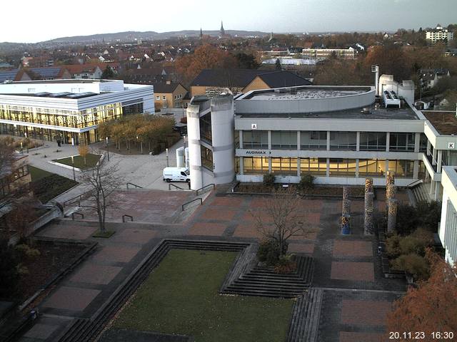 Foto der Webcam: Verwaltungsgebäude, Innenhof mit Audimax, Hörsaal-Gebäude 1