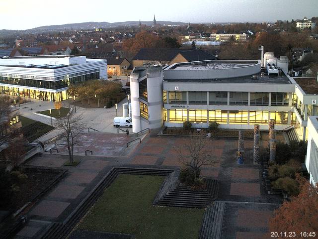 Foto der Webcam: Verwaltungsgebäude, Innenhof mit Audimax, Hörsaal-Gebäude 1