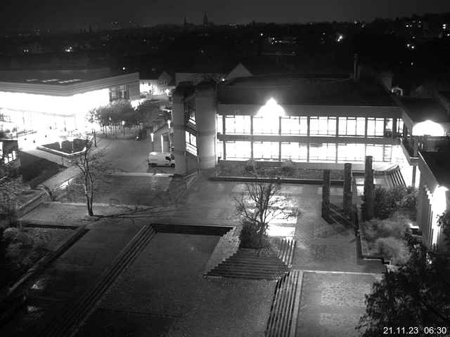 Foto der Webcam: Verwaltungsgebäude, Innenhof mit Audimax, Hörsaal-Gebäude 1