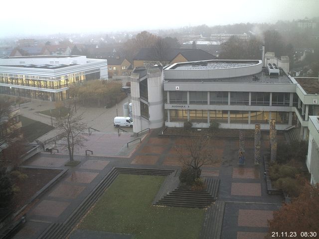 Foto der Webcam: Verwaltungsgebäude, Innenhof mit Audimax, Hörsaal-Gebäude 1