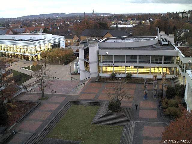 Foto der Webcam: Verwaltungsgebäude, Innenhof mit Audimax, Hörsaal-Gebäude 1