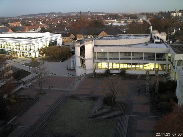 Foto der Webcam: Verwaltungsgebäude, Innenhof mit Audimax, Hörsaal-Gebäude 1