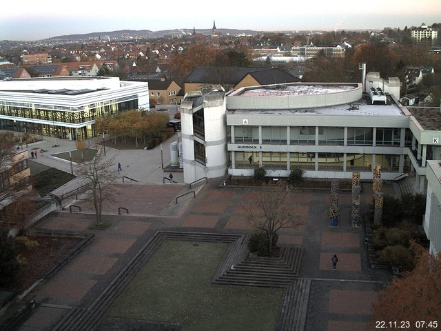 Foto der Webcam: Verwaltungsgebäude, Innenhof mit Audimax, Hörsaal-Gebäude 1