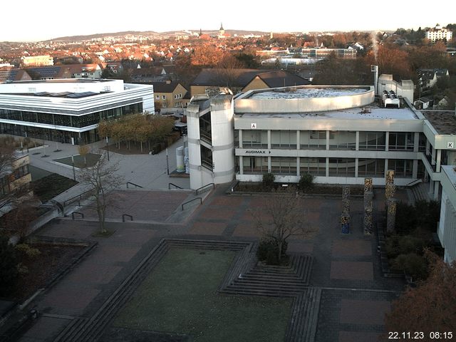 Foto der Webcam: Verwaltungsgebäude, Innenhof mit Audimax, Hörsaal-Gebäude 1