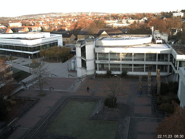 Foto der Webcam: Verwaltungsgebäude, Innenhof mit Audimax, Hörsaal-Gebäude 1