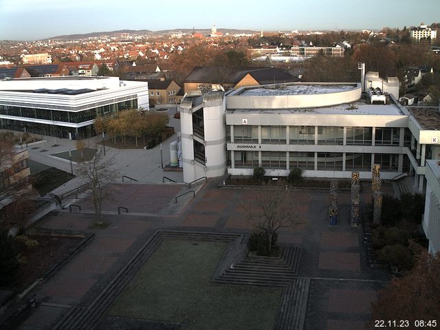 Foto der Webcam: Verwaltungsgebäude, Innenhof mit Audimax, Hörsaal-Gebäude 1