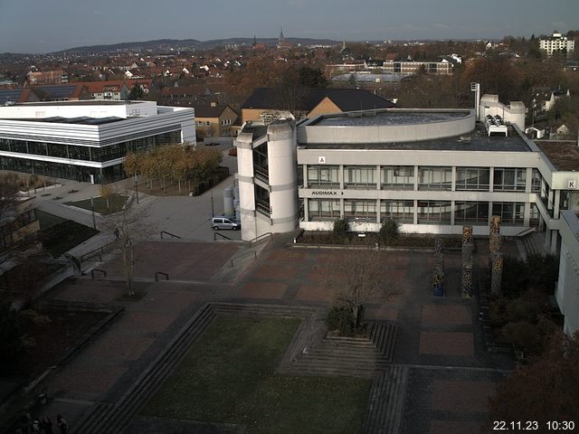 Foto der Webcam: Verwaltungsgebäude, Innenhof mit Audimax, Hörsaal-Gebäude 1