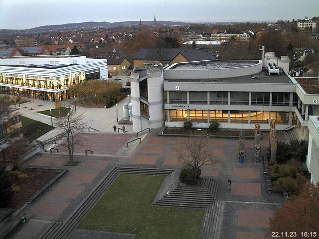 Foto der Webcam: Verwaltungsgebäude, Innenhof mit Audimax, Hörsaal-Gebäude 1