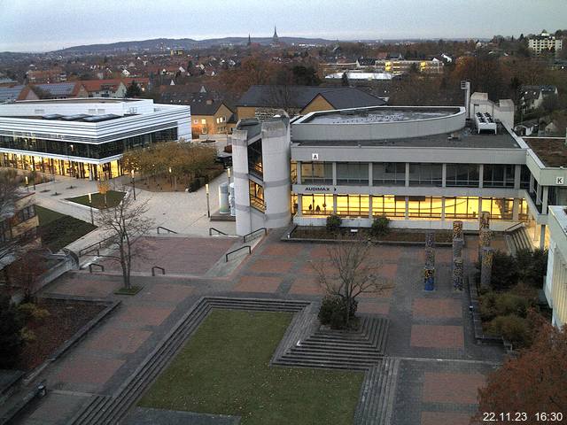 Foto der Webcam: Verwaltungsgebäude, Innenhof mit Audimax, Hörsaal-Gebäude 1