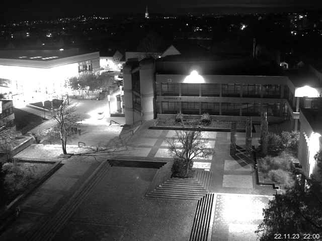 Foto der Webcam: Verwaltungsgebäude, Innenhof mit Audimax, Hörsaal-Gebäude 1