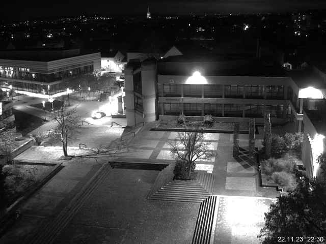 Foto der Webcam: Verwaltungsgebäude, Innenhof mit Audimax, Hörsaal-Gebäude 1