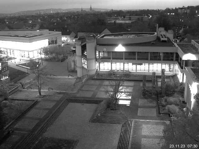 Foto der Webcam: Verwaltungsgebäude, Innenhof mit Audimax, Hörsaal-Gebäude 1