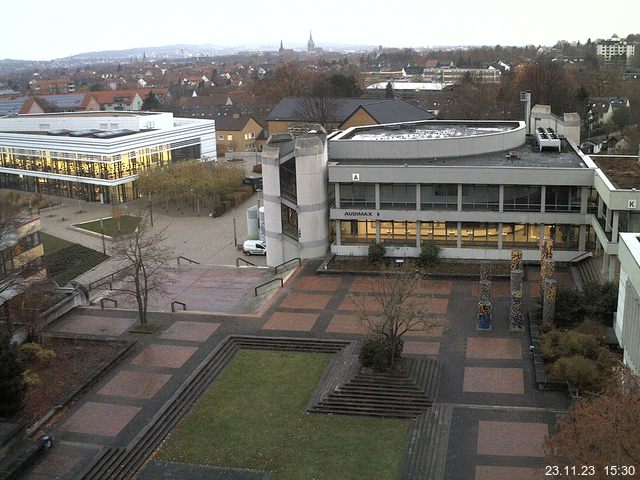 Foto der Webcam: Verwaltungsgebäude, Innenhof mit Audimax, Hörsaal-Gebäude 1